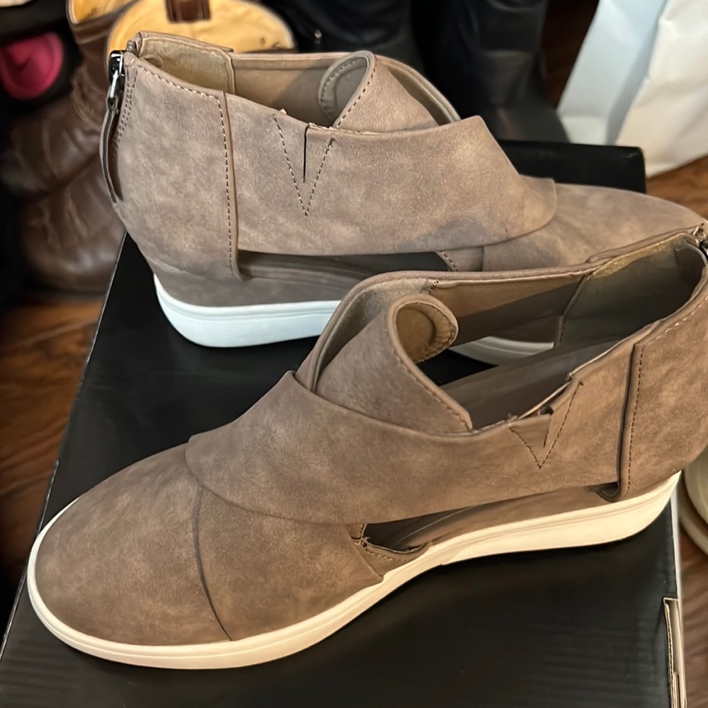 Shoes 8.5
